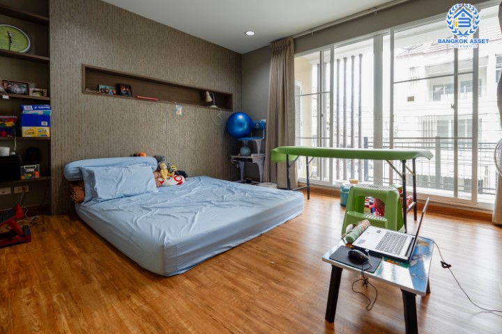 *****ทาวน์โฮมมือสองย่านกรุงเทพมหานคร ม.บ้านกลางเมืองเออบาเนียน เกษตร-นวมินทร์ 2 หลังมุม! เนื้อที่กว้างเกือบ 20 ตร.ว. ฟังก์ชัน 3 ห้องนอน 3 ห้องน้ำ 1 ที่จอดรถ ฮวงจุ้ยสุดปัง แถมฟรี! 4 เครื่องปรับอากาศ 2 เครื่องทำน้ำอุ่น บนทำเลดี ใกล้รถไฟฟ้าสายอนาคต สีชมพู "สถานีลาดปลาเค้า"